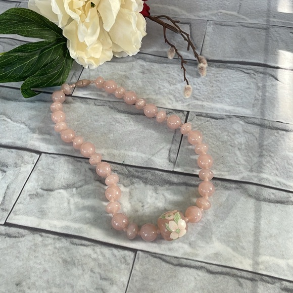 VTG 60’s lucite pink hand painted flower hidden clasp 17” - Picture 3 of 8